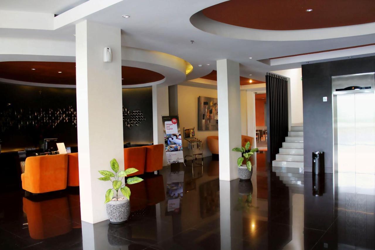 100 Sunset Kuta Hotel & Ballroom Екстериор снимка